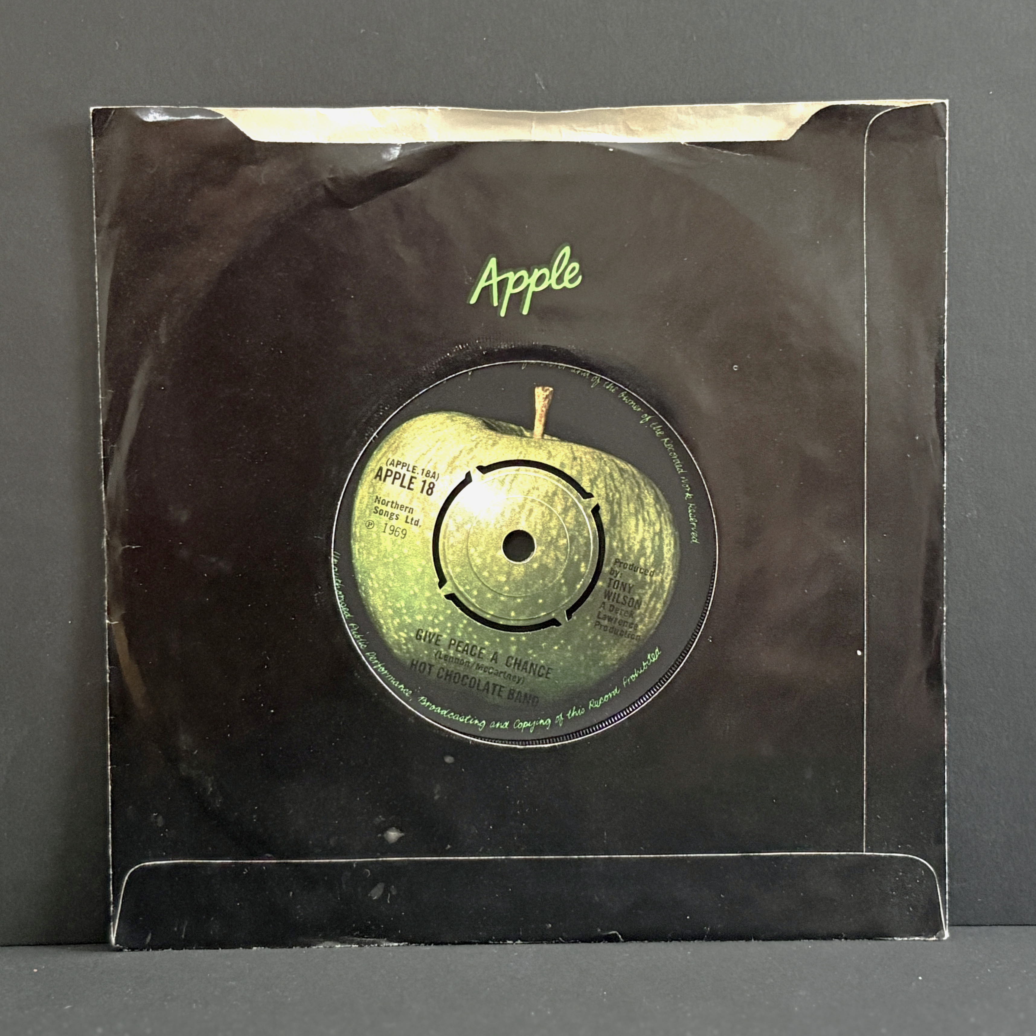 Hot Chocolate Band ‎– Give Peace A Chance Label 45 - UK ‎– APPLE 18 - Mint-